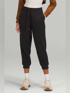 Lululemon Scuba Black High Waist Rise Cropped Sweatpants Jogger Size 6 Soft